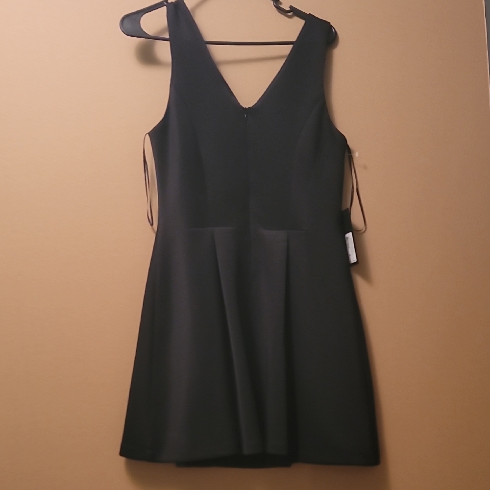 Elegant Black Sleeveless Dress Sweatheart Neck And A Line Pleat Skirt NWT - Picture 5 of 7